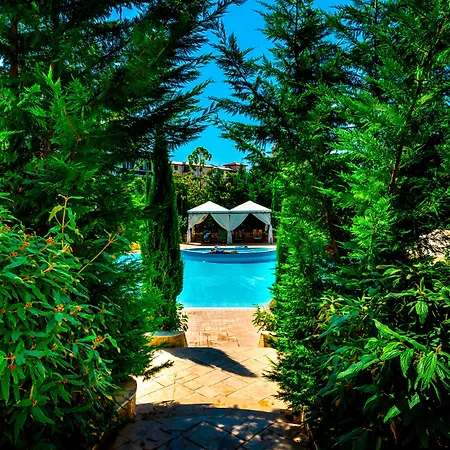 Esteban Vip Club 4*