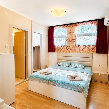 Esteban Vip Club Aparthotel 4*